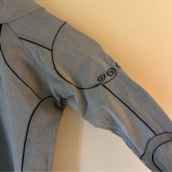 Athleta Y2K Size M/L Butterfly Seamless Long Sleeve Mockneck Top B8 - Picture 4 of 8